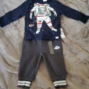 NWT. GAP 2pc jogger set